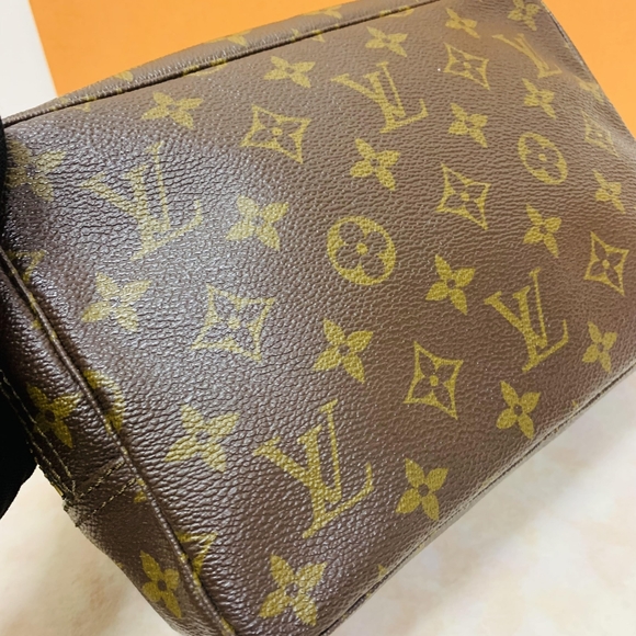 💋Authentic Louis Vuitton Trousse 23 - Picture 8 of 16